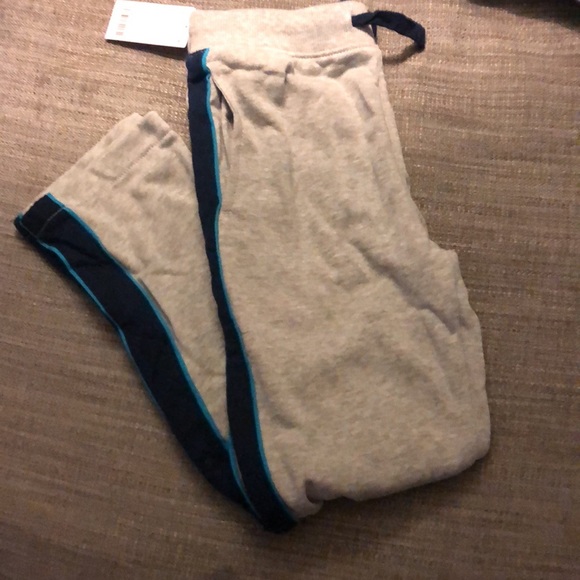 Carter's Kids sweatsuit - Picture 4 of 5